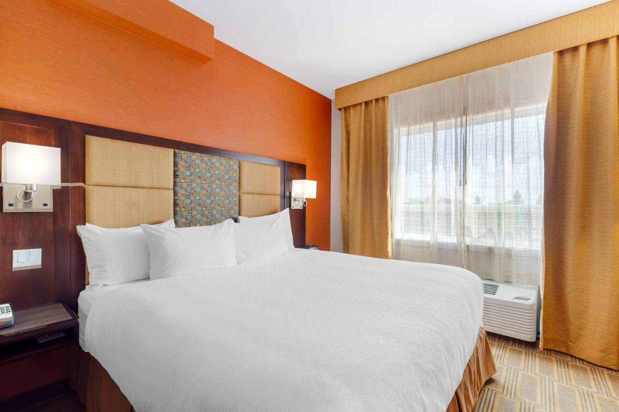 Best Western Plus Chateau Fort St. John מראה חיצוני תמונה