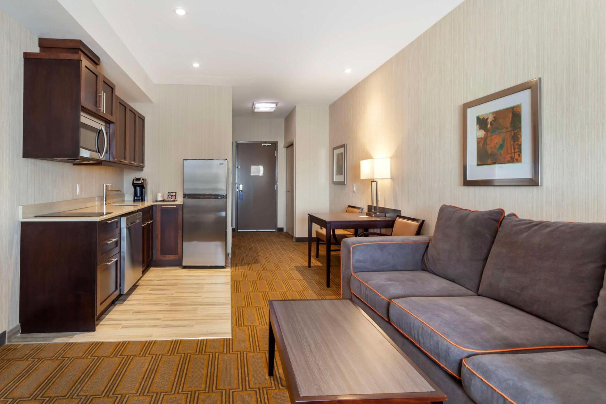Best Western Plus Chateau Fort St. John מראה חיצוני תמונה