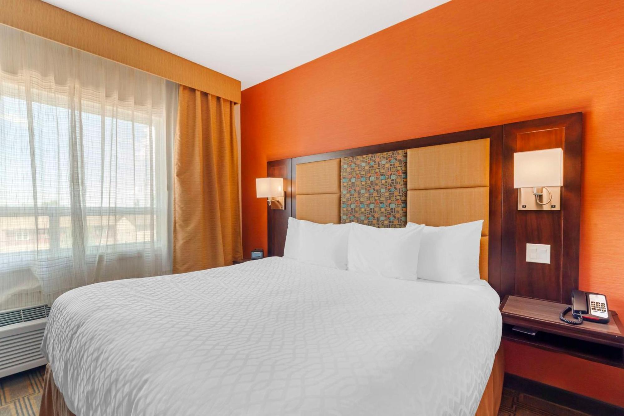 Best Western Plus Chateau Fort St. John מראה חיצוני תמונה