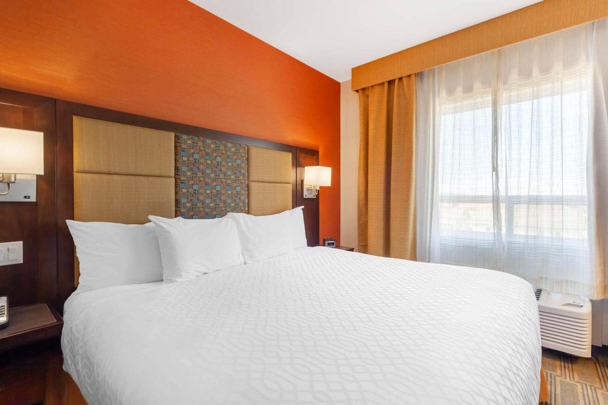 Best Western Plus Chateau Fort St. John מראה חיצוני תמונה