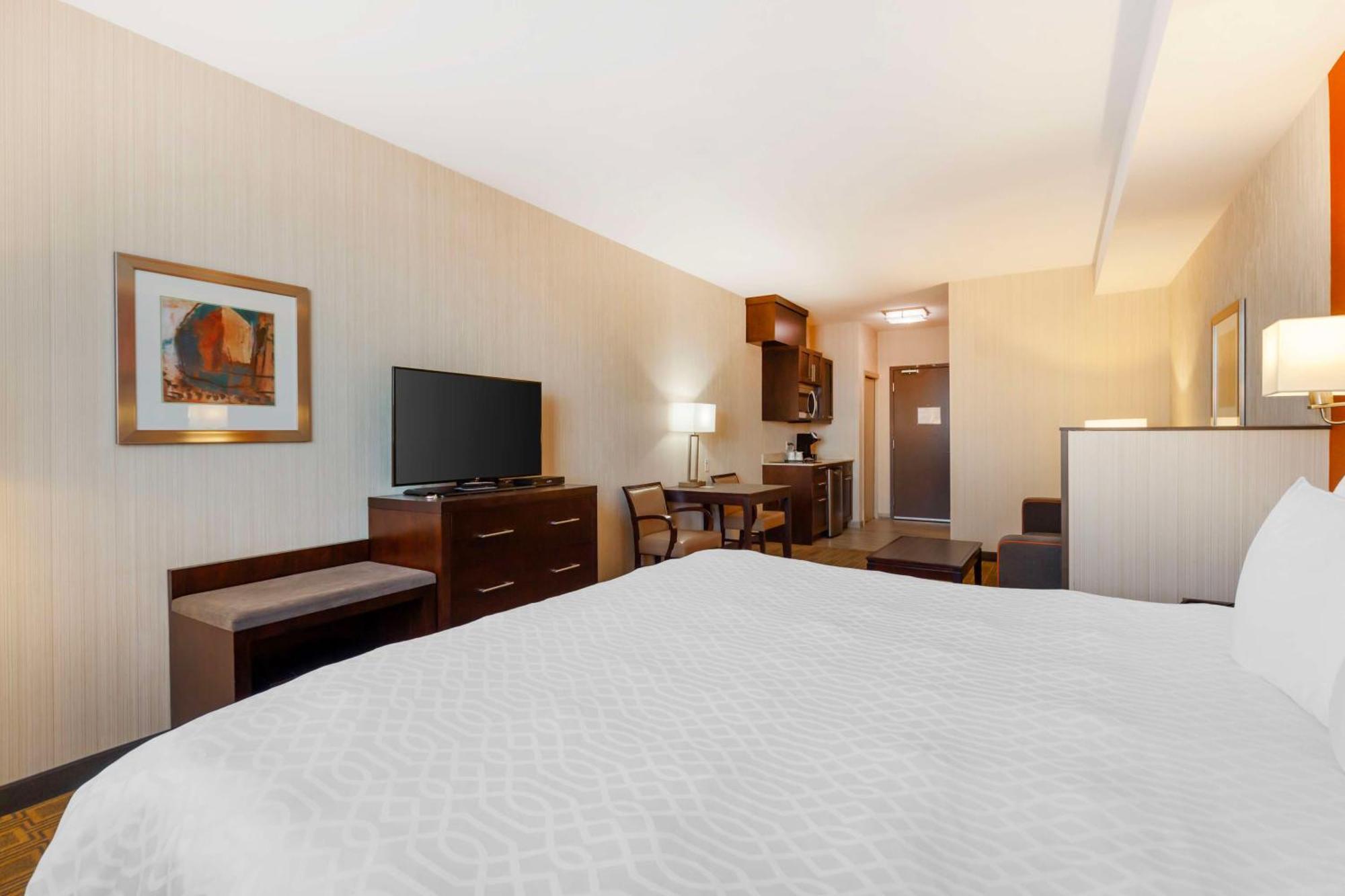 Best Western Plus Chateau Fort St. John מראה חיצוני תמונה