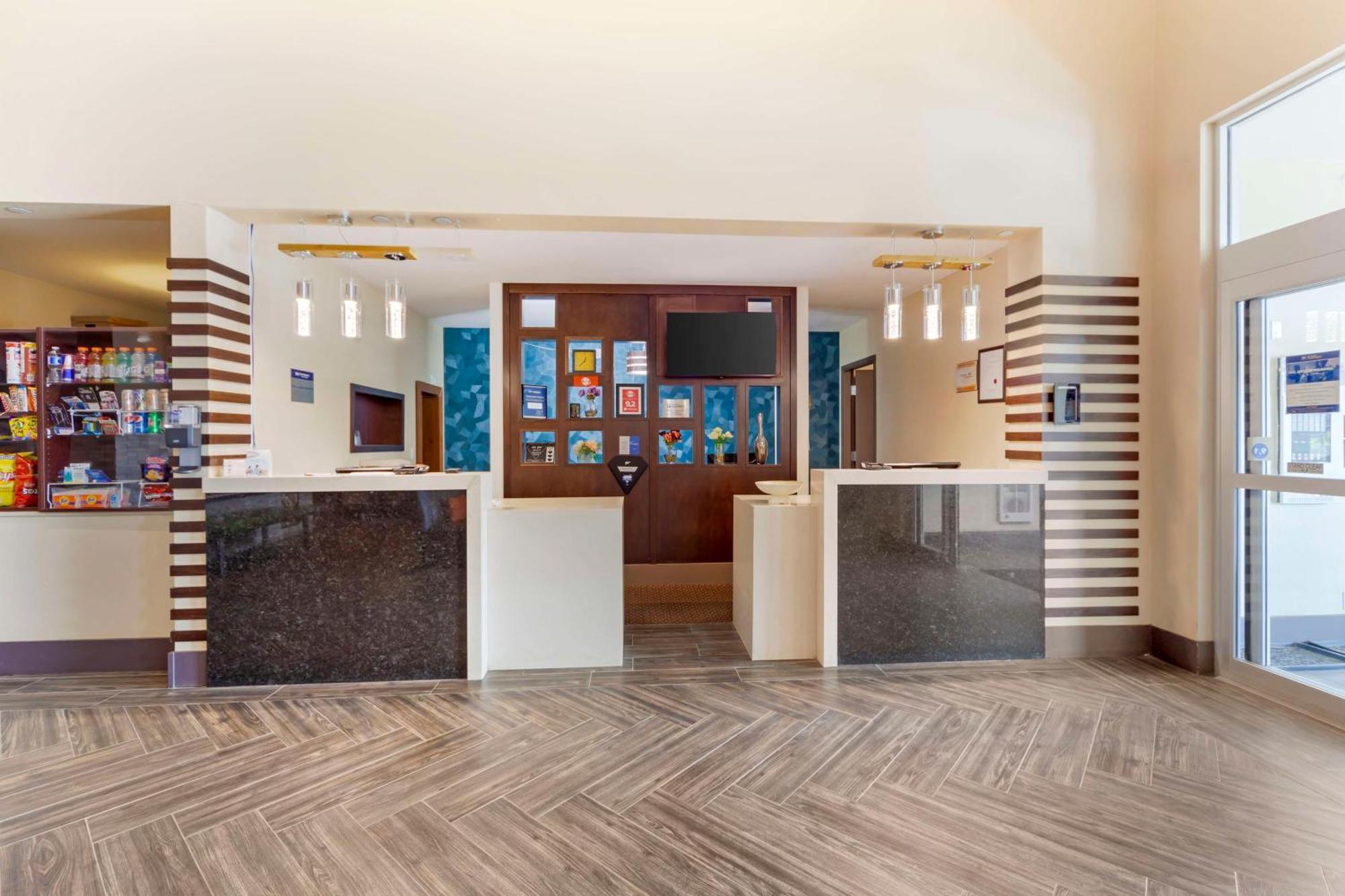 Best Western Plus Chateau Fort St. John מראה חיצוני תמונה